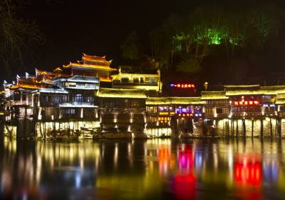 夜游鳳凰古城，感受別樣的古城美